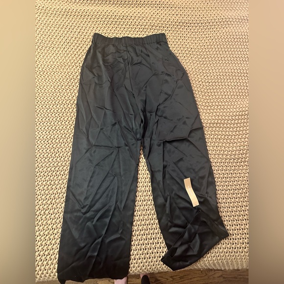 Reformation Cleo Satin two piece! NWT! Never been worn! - Picture 10 of 11